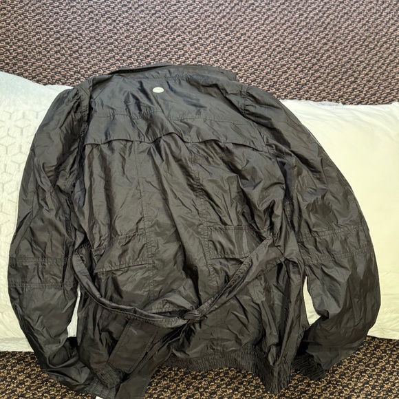 Lululemon rain jacket with hood lightweight - Picture 2 of 5